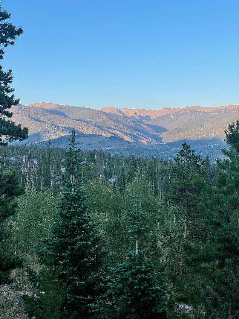 Mountain views all around.