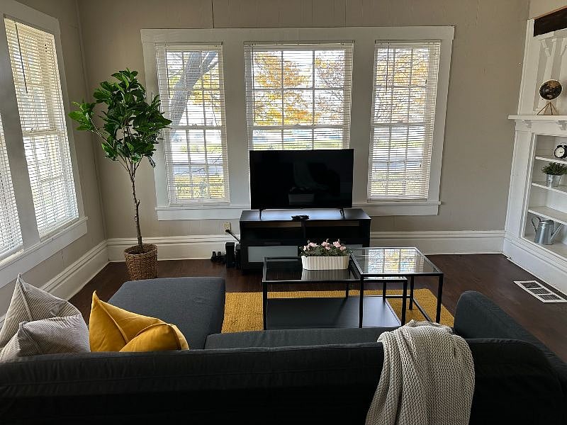 Furnished Finder property 454491_1 photo 2