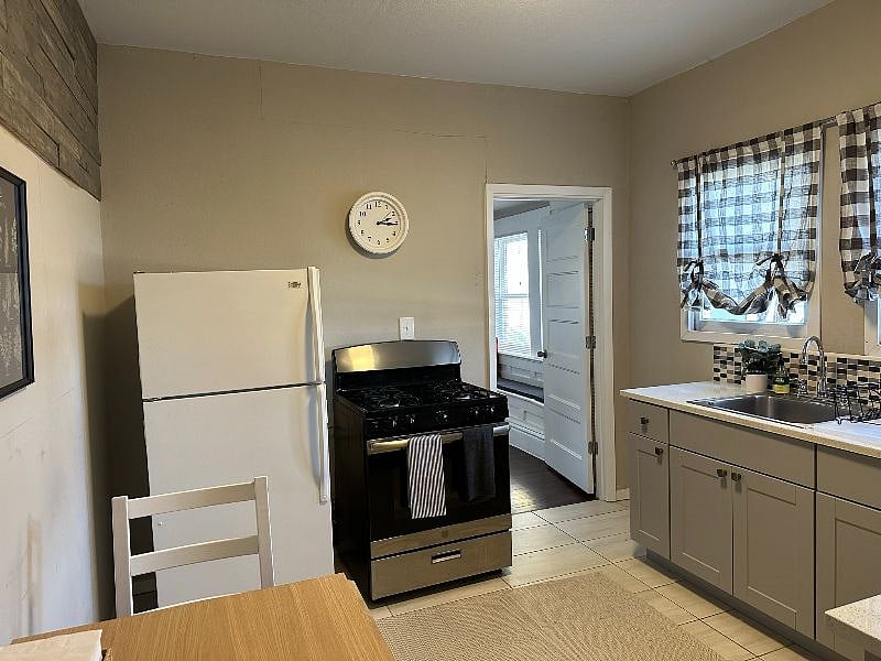 Furnished Finder property 454491_1 photo 16