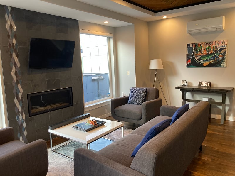 Living Room
(includes large smart TV/sound bar, fireplace, AC/heat, ceiling fan)