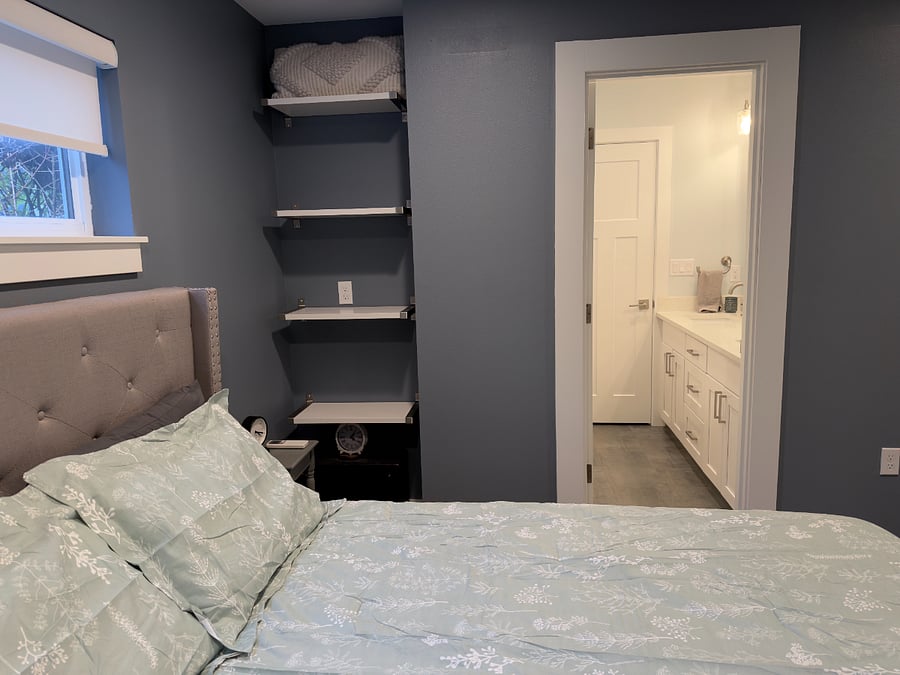 Downstairs, larger bedroom (queen-sized bed)