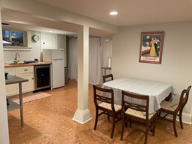 Expandable Dining Table