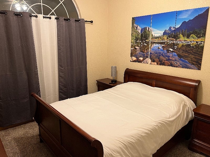 Second Bedroom. New mattress and 55" smart TV for 2022