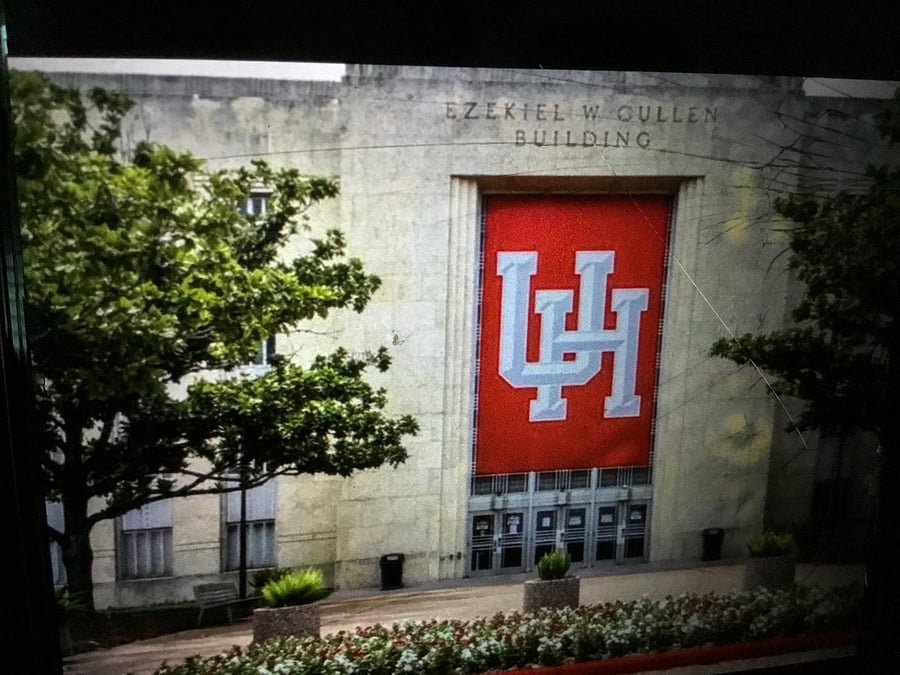 Attend UofH or TSU very close proximity of the duplex 5 minute drive