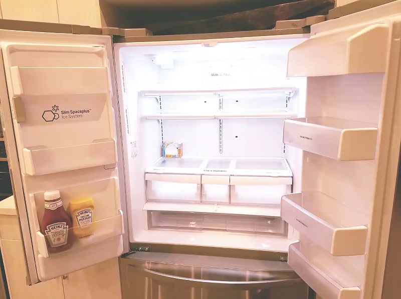 LG french door refrigerator/freezer with filtered water and ice