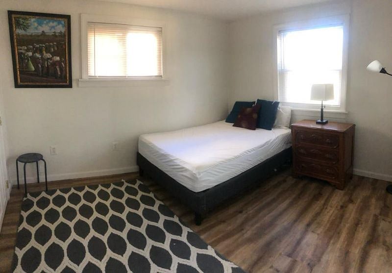 Bedroom 2 (Full-sized bed)
