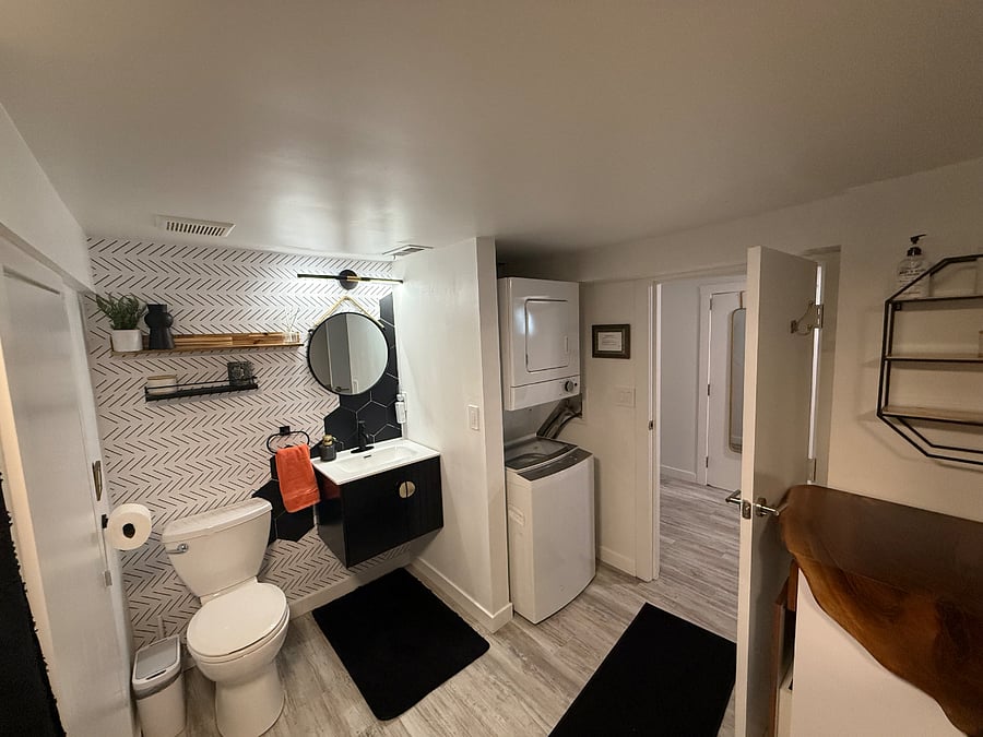 Washer/dryer, half bath