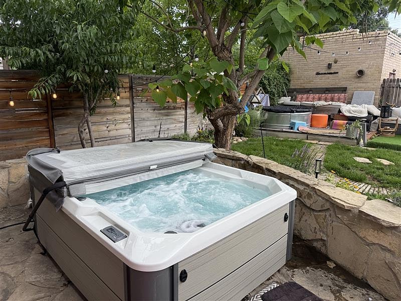 Hot tub- additional cost to use this.