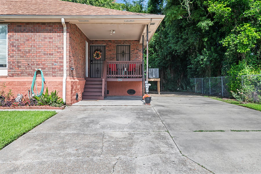 Tucked away on a quiet street, yet perfectly situated just 5 minutes from Ochsner Hospital and a variety of dining, shopping, and grocery options. Enjoy the best of both worldspeaceful surroundings with convenient access to everything you need.
