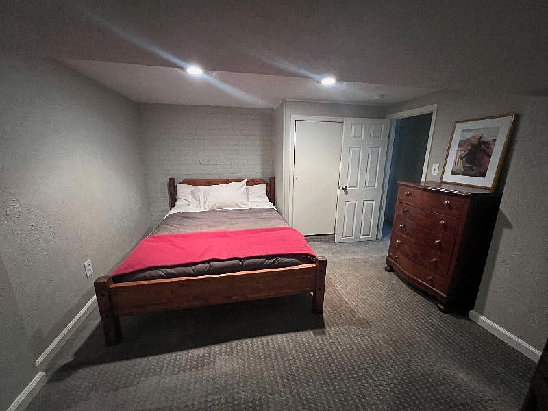 Second bedroom with a queen sized tempurpedic mattress