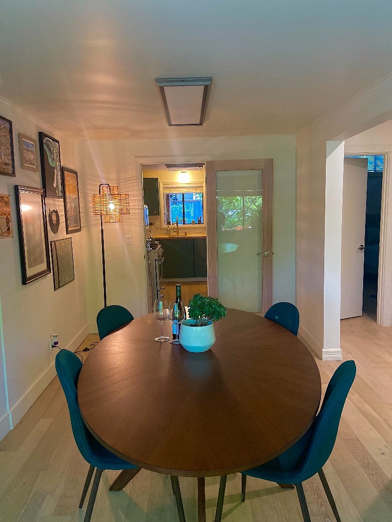 Dining room.