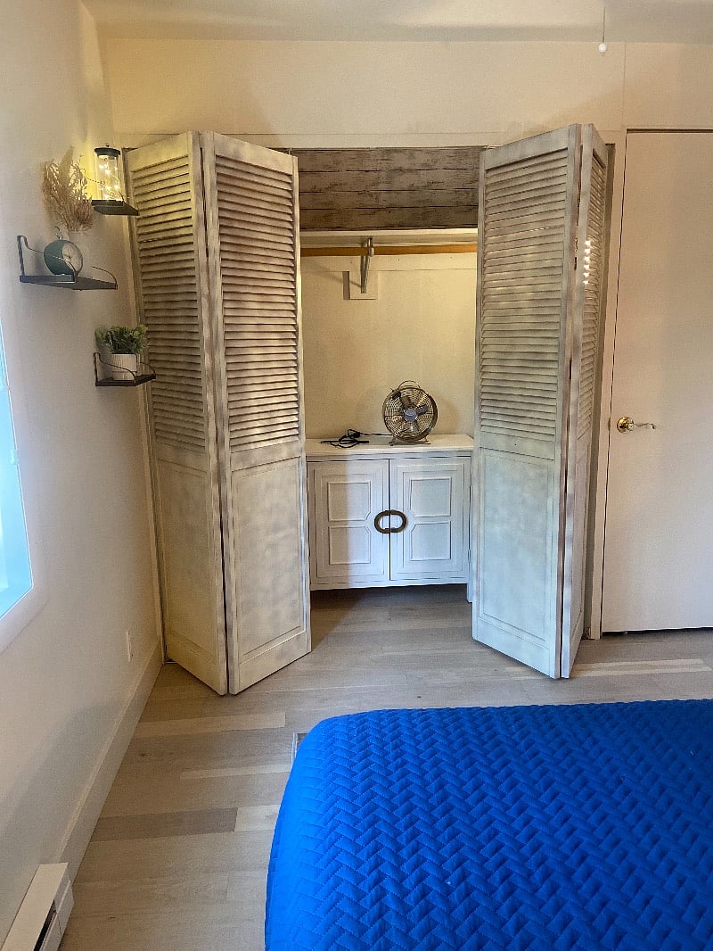 Second bedroom closet space.
