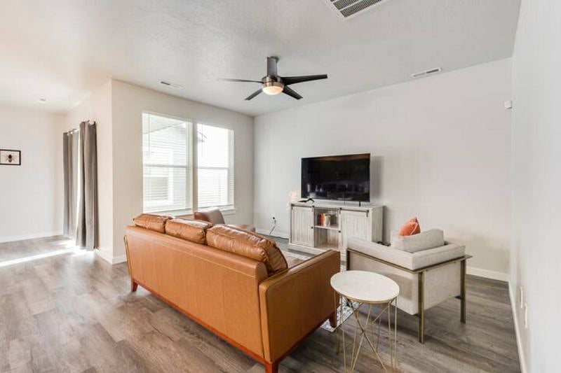 Furnished Finder property 456274_1 photo 2
