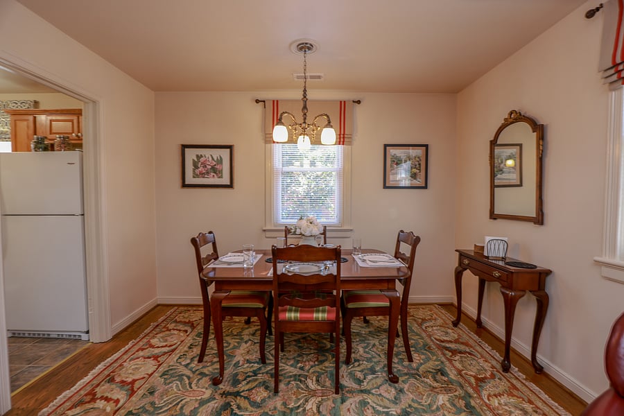 Enjoy a home cooked meal at this beautiful solid mahogany table and chairs which can can expand to seat up to 6 people.