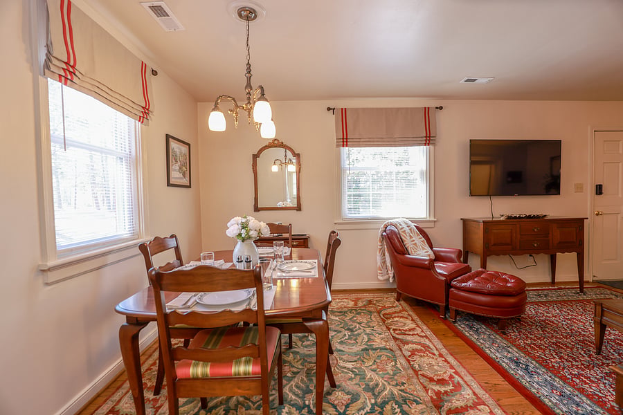 Enjoy a home cooked meal at this beautiful solid mahogany table and chairs which can can expand to seat up to 6 people.