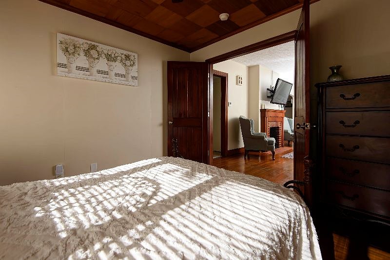 Double doors open into the living room from bedroom 2.