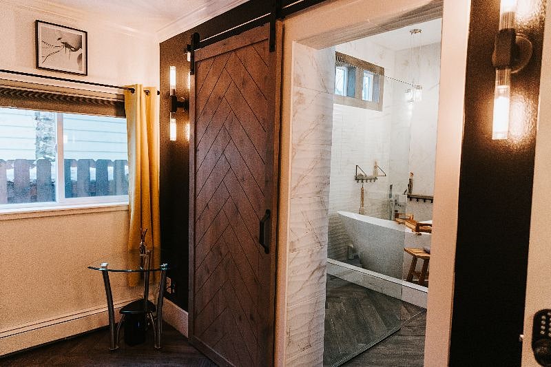 Master Bed/Bathroom