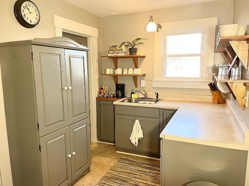 microwave and plenty of storage in hutch