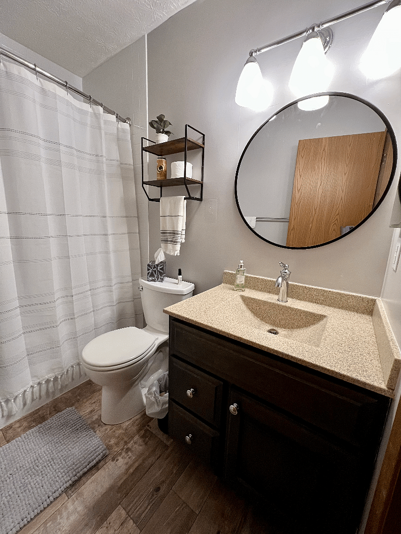 Full upstairs bathroom
