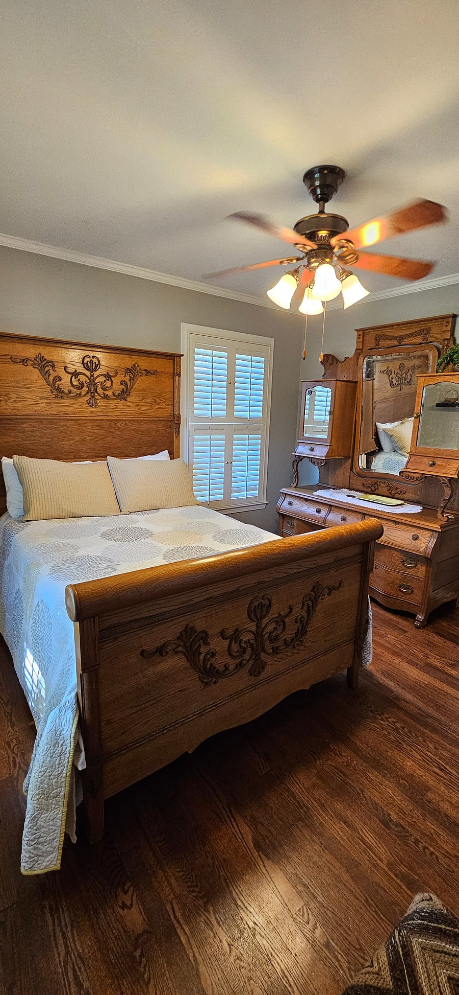 Full size bedroom set