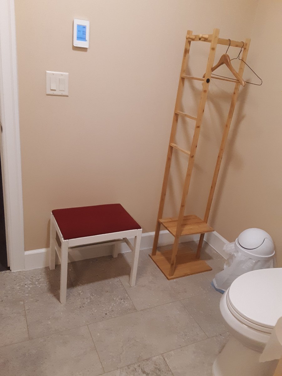 Guest bath, another view.