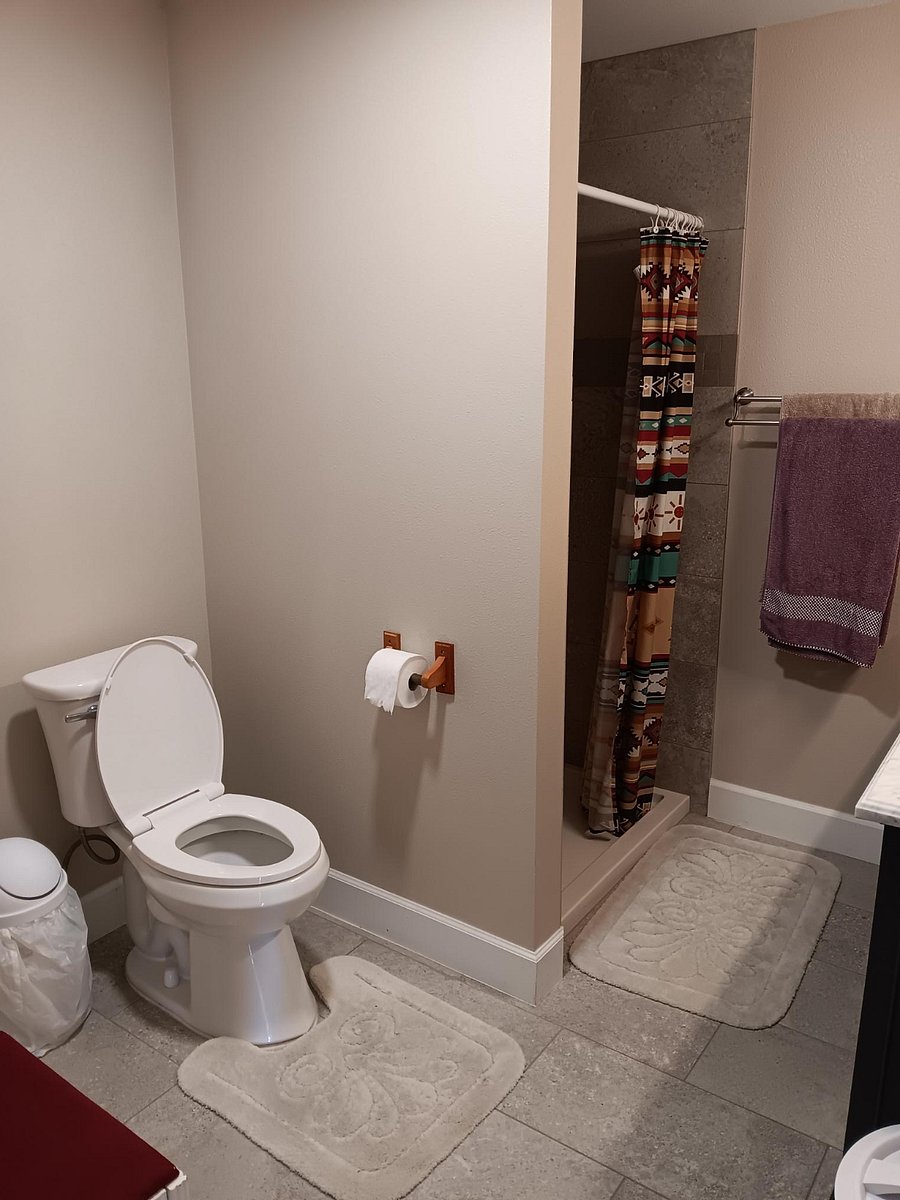 Guest Bath.