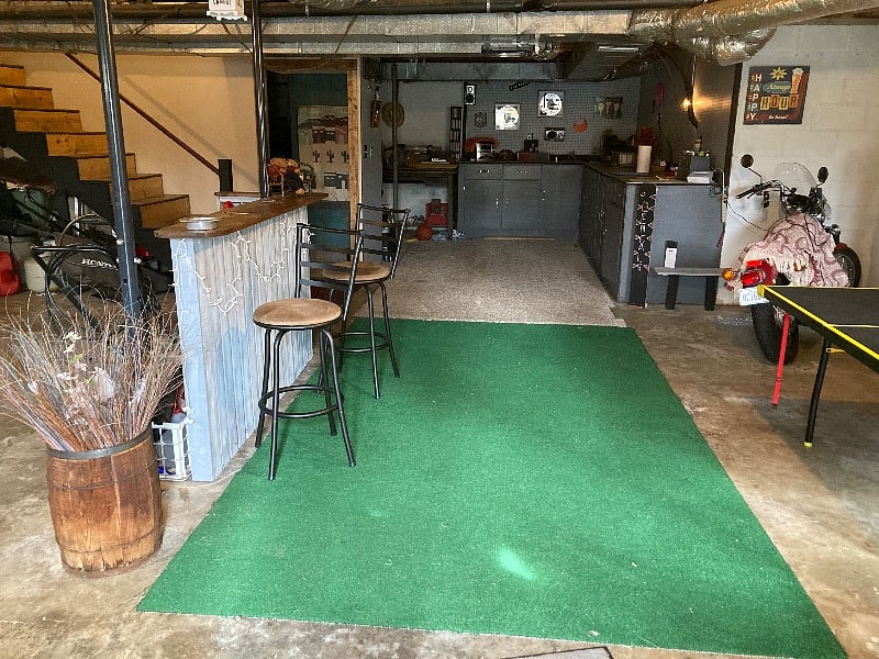 This is the basement - rec room also laundry room. I have a ping pong table if you like to play.