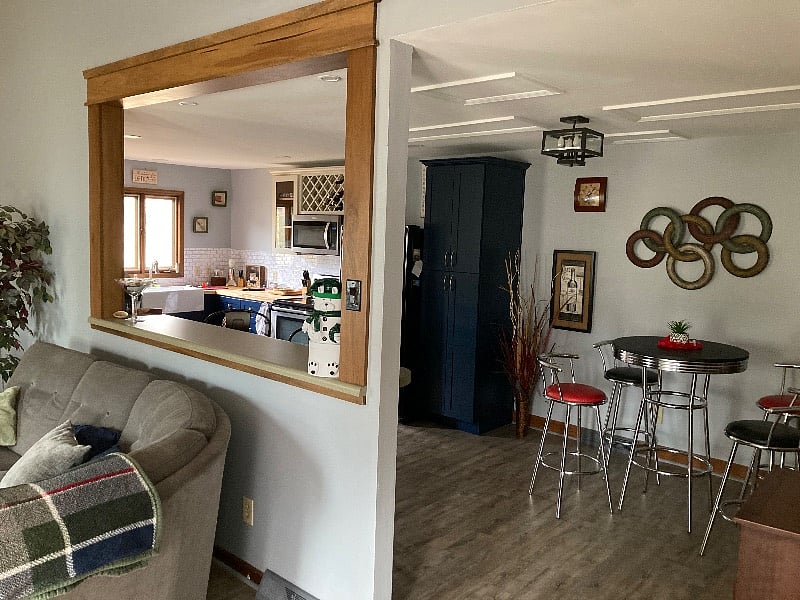Kitchen dining area