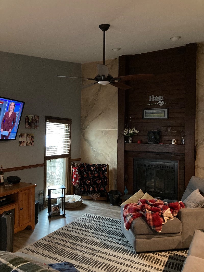 Living room .