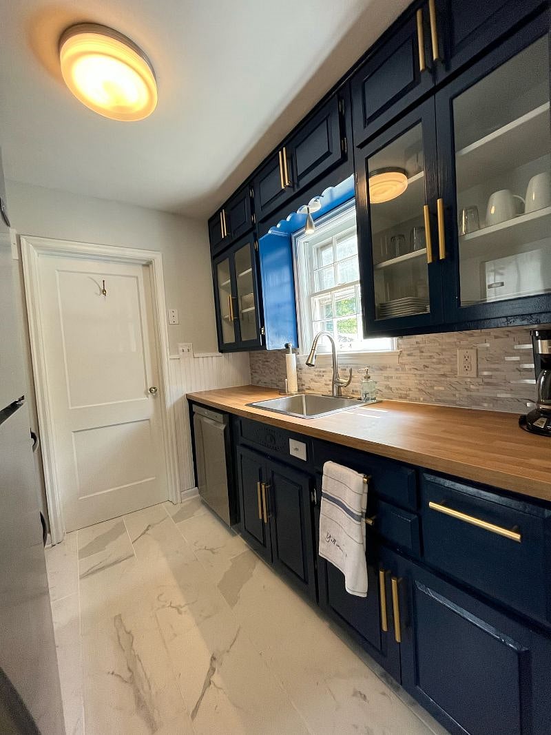 Fully stocked, recently upgraded kitchen.