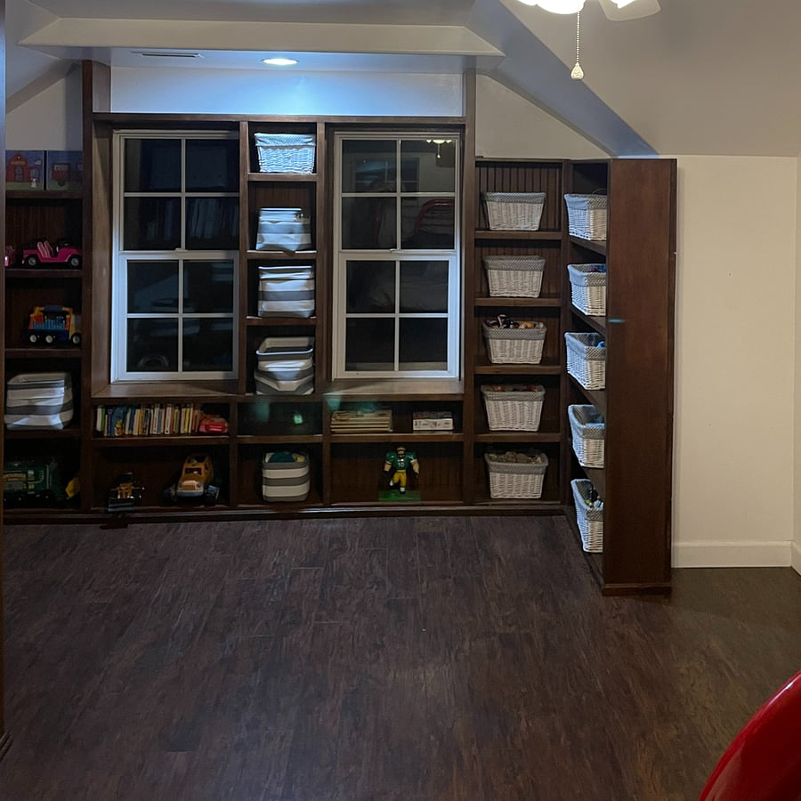 Upstairs bedroom built in book shelves