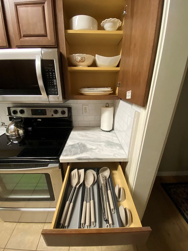 This kitchen has it all! Stocked with all the essentials to cook a gourmet meal at home. 
