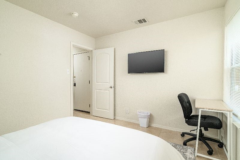 Furnished Finder property 458159_1 photo 8