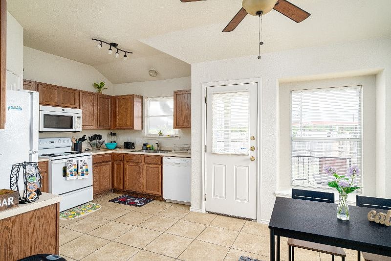 Furnished Finder property 458159_1 photo 23
