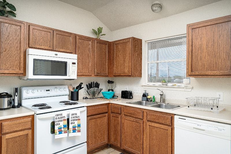Furnished Finder property 458159_1 photo 35