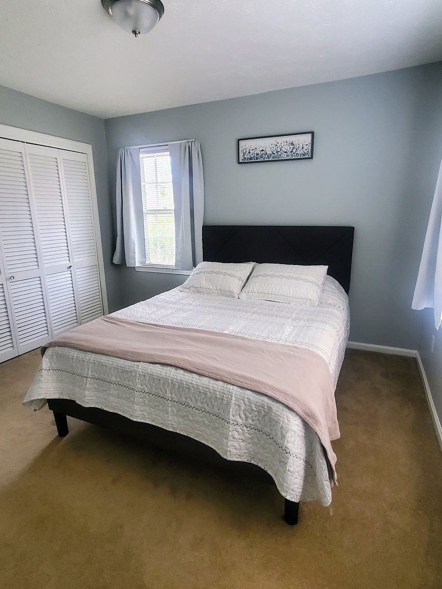 Bedroom 2: Queen Bed, Attached Bathroom #2
