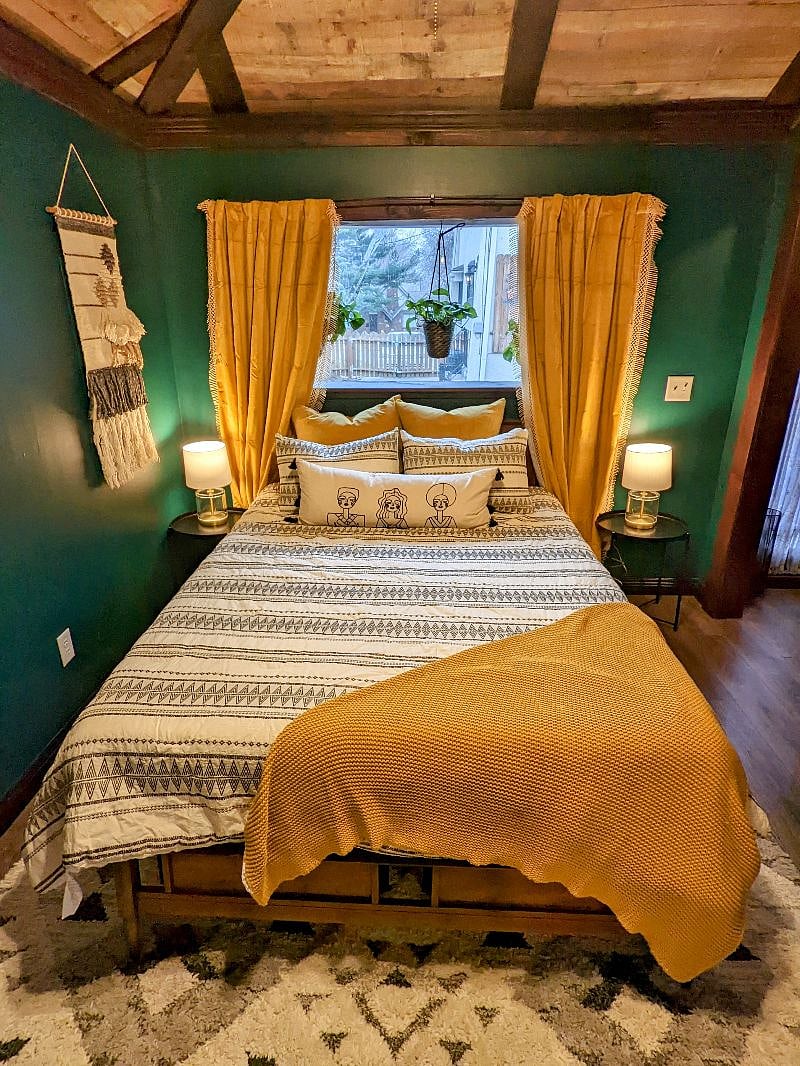 Queen bed and extra linens provided whenever needed