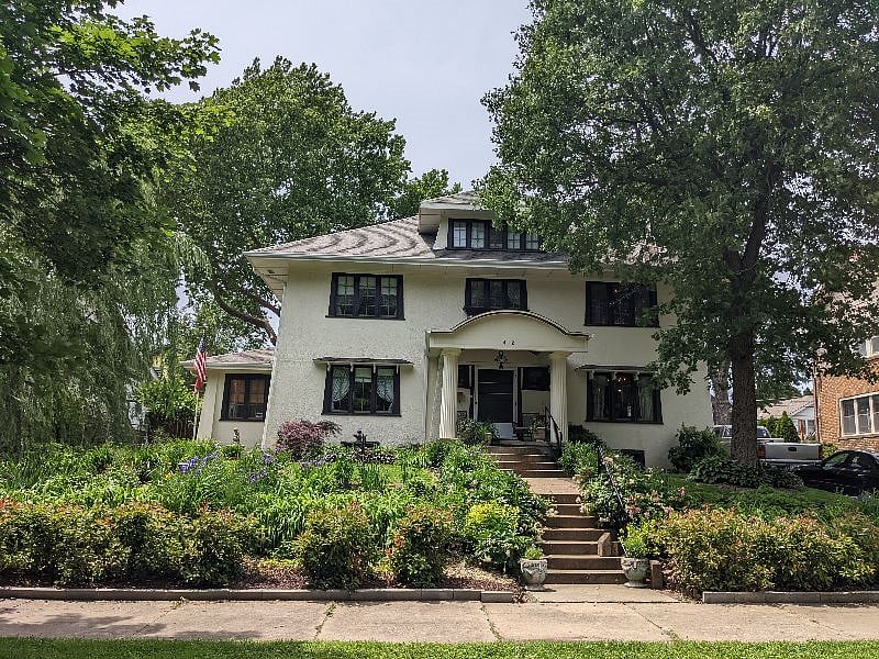Guest house behind historic home built in 1914 w/beautiful grounds to wander in