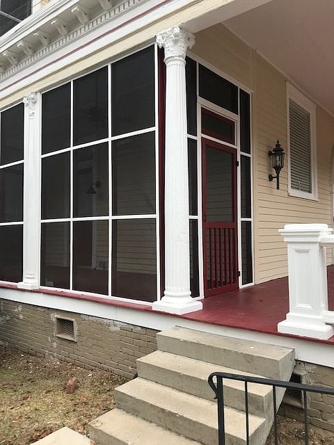 screened porch entryway for your privacy and enjoyment.