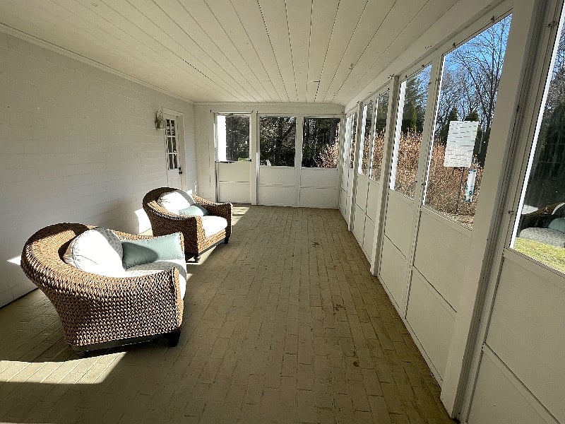 Large private 3 season screen / glassed sunroom