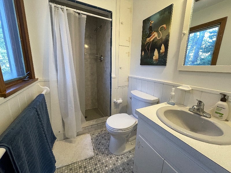 Bath near second bedroom with tub/shower.