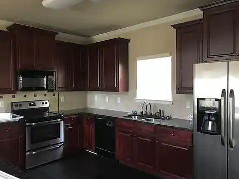 Full kitchen