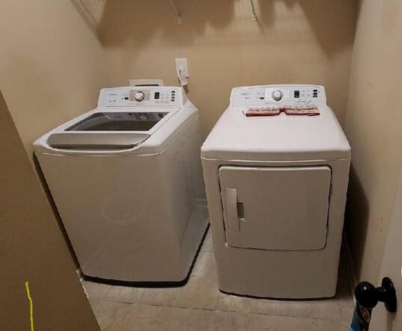Washer Dryer used by all guests. Located off the kitchen 1st floor.
