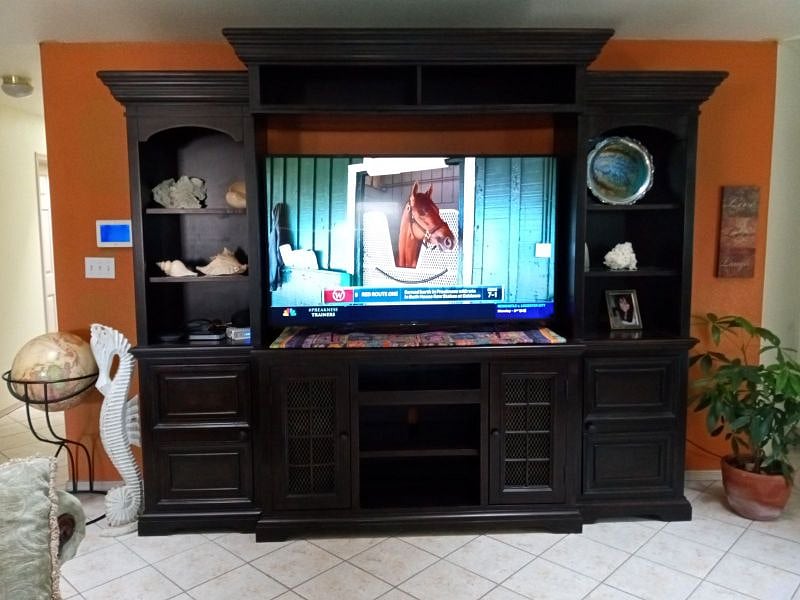 All rooms have new Sony and Samsung large screen Smart TV's with Prime Video. This is the living room entertainment center in the living room area.