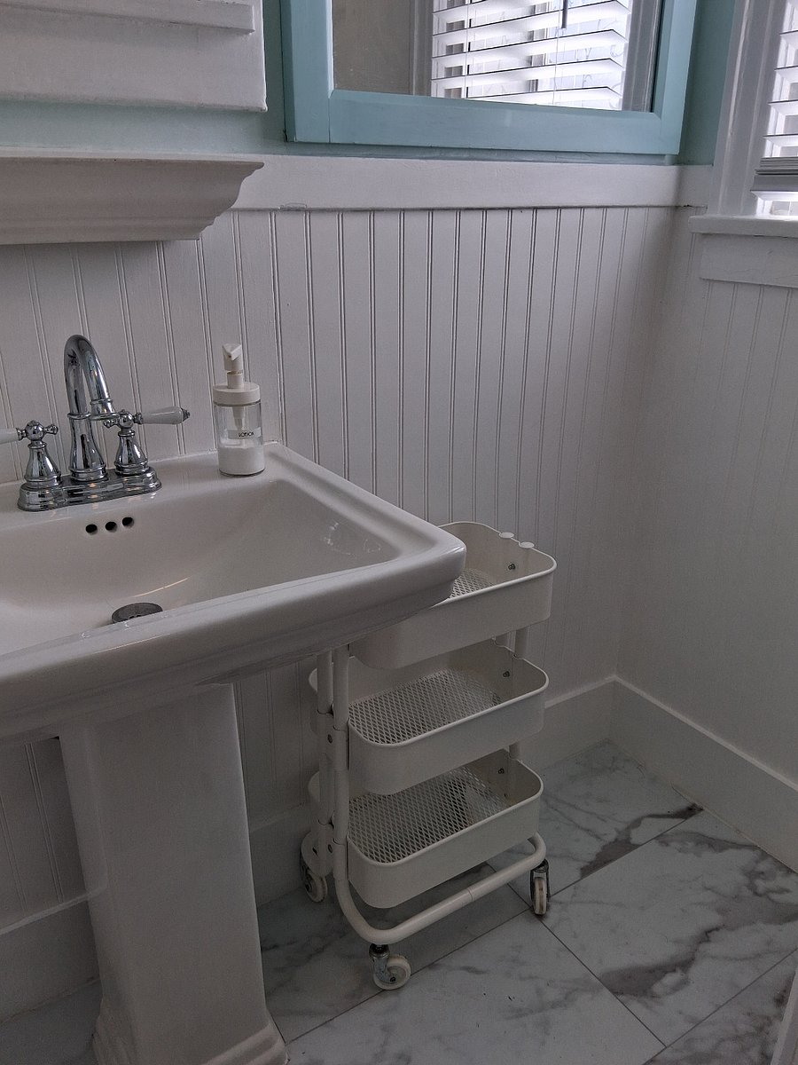 Pedestal Sink
