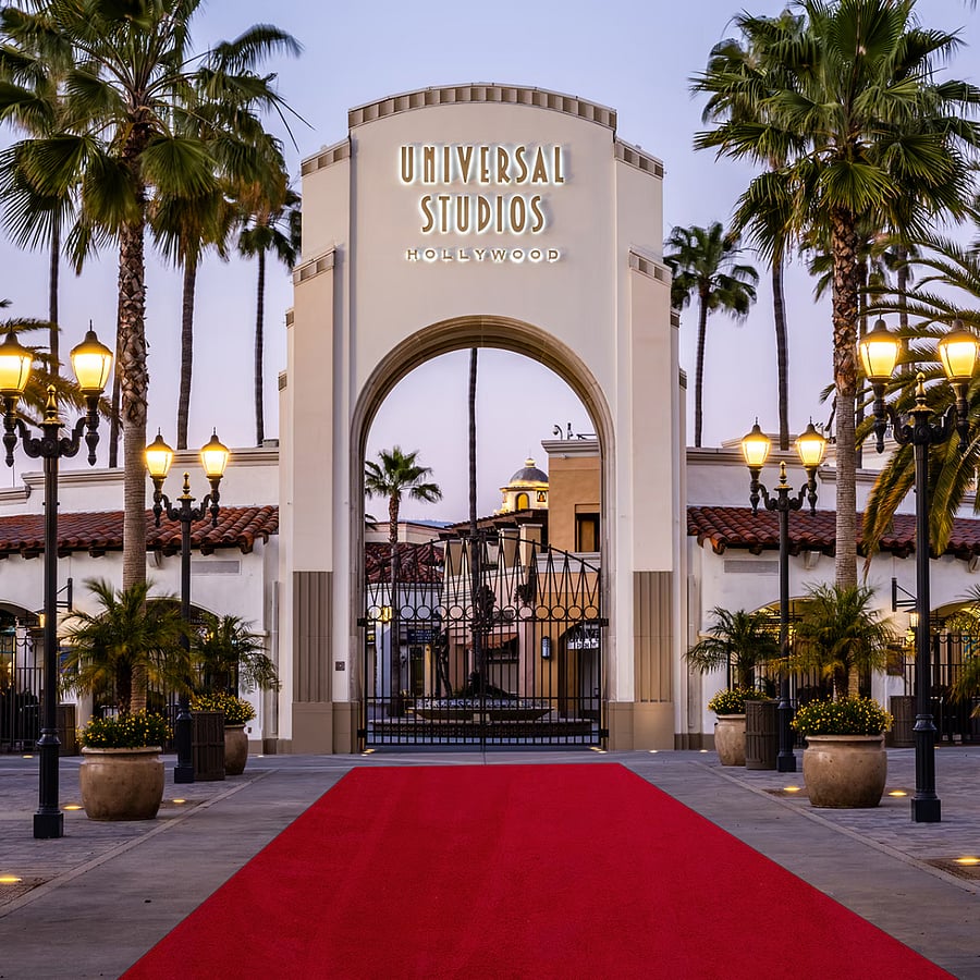 30 mi. from Universal Studios Hollywood