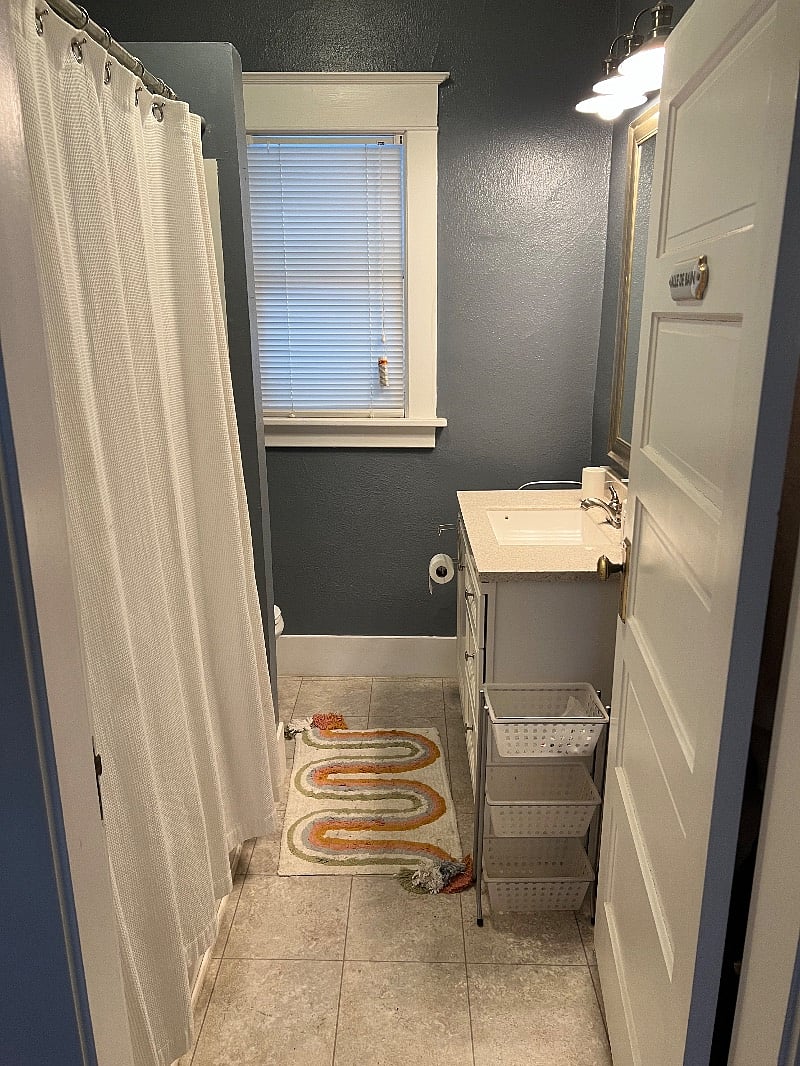 Bathroom, main floor
