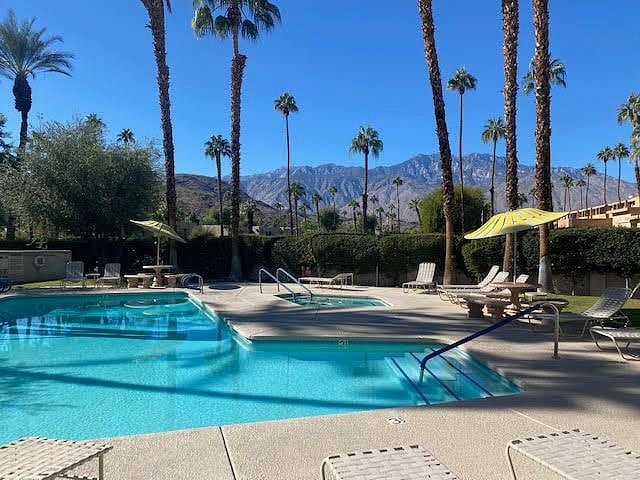 TheBrio Palm Springs_Saltwater pool view