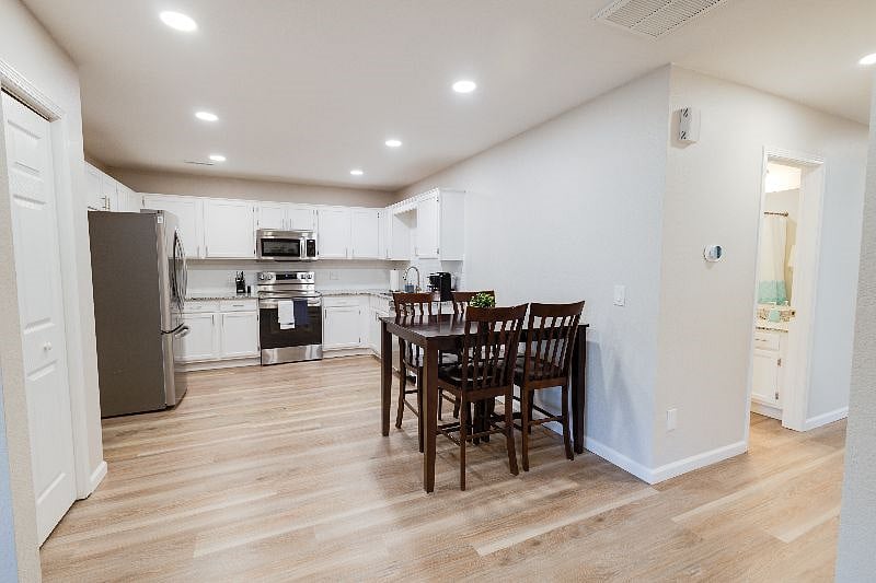 Furnished Finder property 459147_1 photo 3