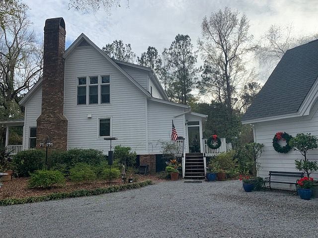 Separation between Main House and Garage with Apartment